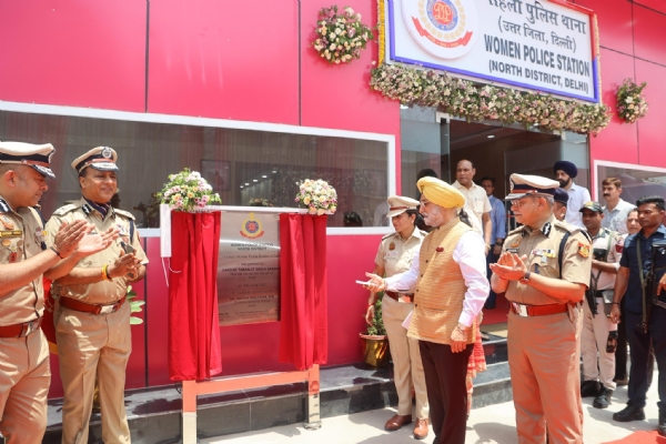 ਦਿੱਲੀ ਦੇ ਉਪ ਰਾਜਪਾਲ ਤਰਨਜੀਤ ਸਿੰਘ ਸੰਧੂ ਦਿੱਲੀ ਦੇ ਸਬਜ਼ੀ ਮੰਡੀ ਖੇਤਰ ਵਿੱਚ ਰਾਸ਼ਟਰੀ ਰਾਜਧਾਨੀ ਦੇ ਪਹਿਲੇ ਮਹਿਲਾ ਪੁਲਿਸ ਸਟੇਸ਼ਨ ਦਾ ਉਦਘਾਟਨ ਕਰਦੇ ਹੋਏ। ਦਿੱਲੀ ਦੇ ਉਪ ਰਾਜਪਾਲ ਤਰਨਜੀਤ ਸਿੰਘ ਸੰਧੂ ਦਿੱਲੀ ਦੇ ਸਬਜ਼ੀ ਮੰਡੀ ਖੇਤਰ ਵਿੱਚ ਰਾਸ਼ਟਰੀ ਰਾਜਧਾਨੀ ਦੇ ਪਹਿਲੇ ਮਹਿਲਾ ਪੁਲਿਸ ਸਟੇਸ਼ਨ ਦਾ ਉਦਘਾਟਨ ਕਰਦੇ ਹੋਏ।