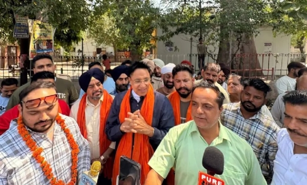ਉਦਘਾਟਨ ਉਪਰੰਤ ਵਿਧਾਇਕ ਡਾ. ਅਜੇ ਗੁਪਤਾ ਅਤੇ ਹੋਰ। ਉਦਘਾਟਨ ਉਪਰੰਤ ਵਿਧਾਇਕ ਡਾ. ਅਜੇ ਗੁਪਤਾ ਅਤੇ ਹੋਰ।