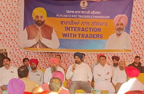 ਵਪਾਰੀਆਂ ਨਾਲ ਮੀਟਿੰਗ ਦੌਰਾਨ ਗੁਰਕਿਰਨਦੀਪ ਸਿੰਘ, ਐਸ.ਡੀ.ਐਮ. ਸ੍ਰੀ ਮੁਕਤਸਰ ਸਾਹਿਬ।