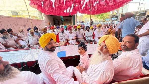 ਲੋਕ ਮਿਲਣੀ ਪ੍ਰੋਗਰਾਮ ਦੌਰਾਨ ਪੰਜਾਬ ਦੇ ਲੋਕ ਨਿਰਮਾਣ ਮੰਤਰੀ ਹਰਭਜਨ ਸਿੰਘ ਈ.ਟੀ.ਓ