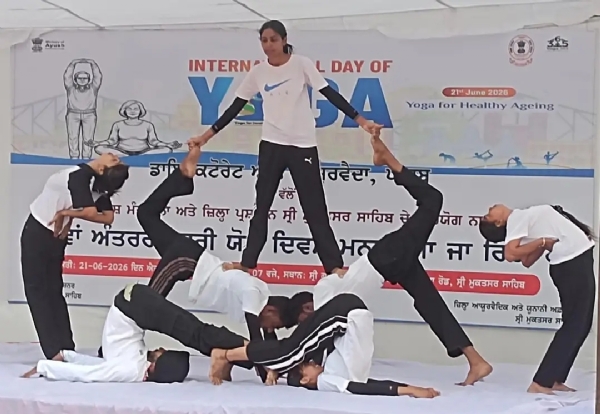 ਅੰਤਰਰਾਸ਼ਟਰੀ ਯੋਗ ਦਿਵਸ ਮੌਕੇ ਸ੍ਰੀ ਮੁਕਤਸਰ ਸਾਹਿਬ ਵਿਖੇ ਆਯੋਜਿਤ ਯੋਗ ਸਮਾਗਮ ਦਾ ਦ੍ਰਿਸ਼।