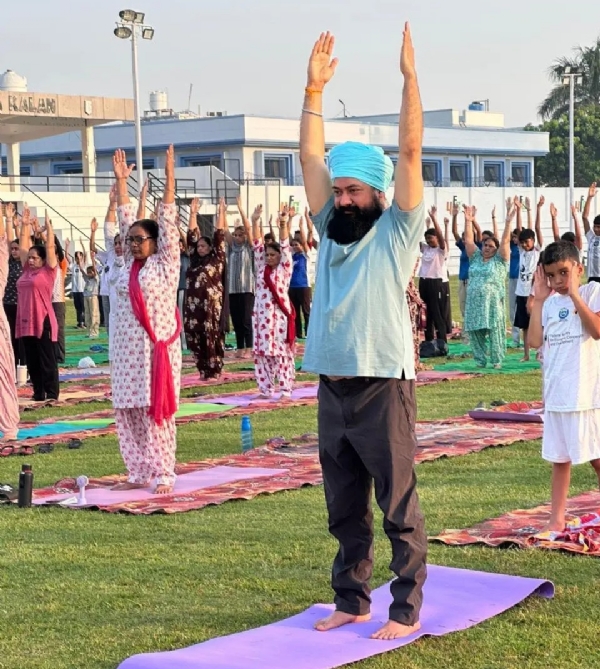 ਅੰਤਰਰਾਸ਼ਟਰੀ ਯੋਗ ਦਿਵਸ ਦੇ ਮੌਕੇ ਯੋਗਾ ਕਰਦੇ ਚੇਅਰਮੈਨ ਜਸਵੀਰ ਸਿੰਘ ਗੜ੍ਹੀ ਅੰਤਰਰਾਸ਼ਟਰੀ ਯੋਗ ਦਿਵਸ ਦੇ ਮੌਕੇ ਯੋਗਾ ਕਰਦੇ ਚੇਅਰਮੈਨ ਜਸਵੀਰ ਸਿੰਘ ਗੜ੍ਹੀ