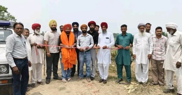 ਨਵੇਂ ਸੀਵਰੇਜ ਸਿਸਟਮ ਦਾ ਉਦਘਾਟਨ ਕਰਦੇ ਹੋਏ ਵਿਧਾਇਕ ਐਡਵੋਕੇਟ ਅਮਰਪਾਲ ਸਿੰਘ ਕਿਸ਼ਨਕੋਟ