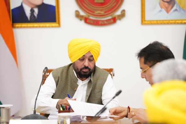 ਕੈਬਨਿਟ ਮੀਟਿੰਗ ਦੀ ਅਗਵਾਈ ਕਰਦੇ ਹੋਏ ਮੁੱਖ ਮੰਤਰੀ ਭਗਵੰਤ ਸਿੰਘ ਮਾਨ।