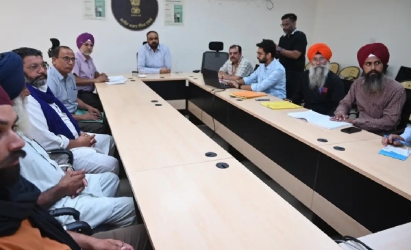 ਮੀਟਿੰਗ ਦੌਰਾਨ ਡਿਪਟੀ ਕਮਿਸ਼ਨਰ ਗੁਲਪ੍ਰੀਤ ਸਿੰਘ ਔਲਖ ਮੀਟਿੰਗ ਦੌਰਾਨ ਡਿਪਟੀ ਕਮਿਸ਼ਨਰ ਗੁਲਪ੍ਰੀਤ ਸਿੰਘ ਔਲਖ