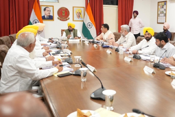 ਕੈਬਨਿਟ ਮੀਟਿੰਗ ਦੀ ਅਗਵਾਈ ਕਰਦੇ ਹੋਏ ਮੁੱਖ ਮੰਤਰੀ ਭਗਵੰਤ ਸਿੰਘ ਮਾਨ। ਕੈਬਨਿਟ ਮੀਟਿੰਗ ਦੀ ਅਗਵਾਈ ਕਰਦੇ ਹੋਏ ਮੁੱਖ ਮੰਤਰੀ ਭਗਵੰਤ ਸਿੰਘ ਮਾਨ।