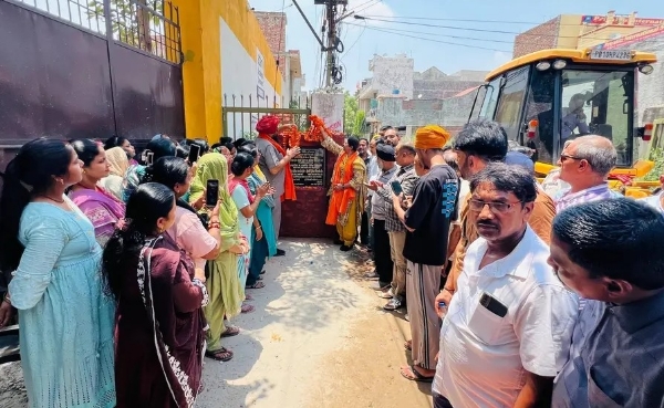 ਵਿਕਾਸ ਪ੍ਰੋਜੈਕਟਾਂ ਦੀ ਸ਼ੁਰੂਆਤ ਕਰਵਾਉਂਦੇ ਵਿਧਾਇਕ ਰਾਜਿੰਦਰ ਪਾਲ ਕੌਰ ਛੀਨਾ