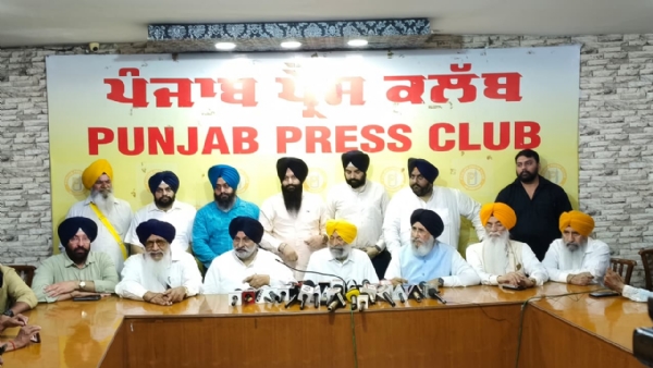 ਸ਼੍ਰੋਮਣੀ ਅਕਾਲੀ ਦਲ ਦੇ ਸੀਨੀਅਰ ਆਗੂ ਸੰਬੋਧਨ ਕਰਦੇ ਹੋਏ।