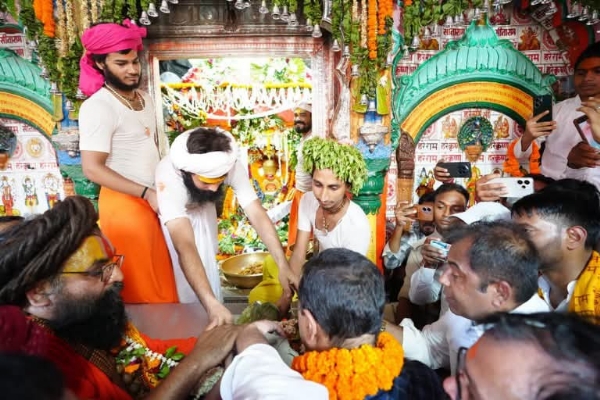 ਅਰਵਿੰਦ ਕੇਜਰੀਵਾਲ ਨੇ ਰਾਮ ਜਨਮ ਭੂਮੀ ਅਤੇ ਹਨੂੰਮਾਨਗੜ੍ਹੀ ’ਚ ਦਰਸ਼ਨ ਕੀਤੇ