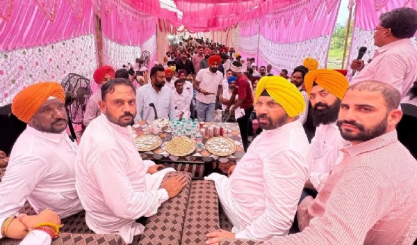 ਲੋਕ ਮਿਲਣੀ ਪ੍ਰੋਗਰਾਮ ਦੌਰਾਨ ਪੰਜਾਬ ਦੇ ਲੋਕ ਨਿਰਮਾਣ ਮੰਤਰੀ ਹਰਭਜਨ ਸਿੰਘ ਈ.ਟੀ.ਓ.