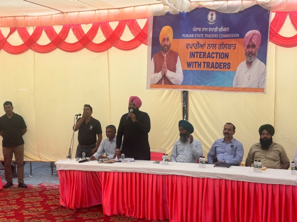 ਪੰਜਾਬ ਟਰੇਡਰਜ਼ ਕਮਿਸ਼ਨ ਦੇ ਅਧਿਕਾਰੀ ਵਪਾਰੀਆਂ ਦੀ ਸਮੱਸਿਆਵਾਂ ਸੁਣਦੇ ਹੋਏ। ਪੰਜਾਬ ਟਰੇਡਰਜ਼ ਕਮਿਸ਼ਨ ਦੇ ਅਧਿਕਾਰੀ ਵਪਾਰੀਆਂ ਦੀ ਸਮੱਸਿਆਵਾਂ ਸੁਣਦੇ ਹੋਏ।
