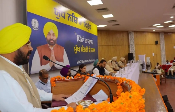 ਪ੍ਰੋਗਰਾਮ ਨੂੰ ਸੰਬੋਧਨ ਕਰਦੇ ਹੋਏ ਲੋਕ ਨਿਰਮਾਣ ਮੰਤਰੀ ਹਰਭਜਨ ਸਿੰਘ ਈ.ਟੀ.ਓ। ਪ੍ਰੋਗਰਾਮ ਨੂੰ ਸੰਬੋਧਨ ਕਰਦੇ ਹੋਏ ਲੋਕ ਨਿਰਮਾਣ ਮੰਤਰੀ ਹਰਭਜਨ ਸਿੰਘ ਈ.ਟੀ.ਓ।