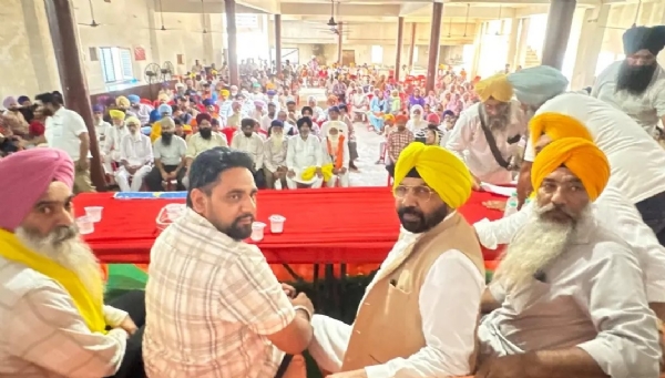 ਲੋਕ ਮਿਲਣੀ ਪ੍ਰੋਗਰਾਮ ਦੌਰਾਨ ਪੰਜਾਬ ਦੇ ਲੋਕ ਨਿਰਮਾਣ ਮੰਤਰੀ ਹਰਭਜਨ ਸਿੰਘ ਈ.ਟੀ.ਓ. ਲੋਕ ਮਿਲਣੀ ਪ੍ਰੋਗਰਾਮ ਦੌਰਾਨ ਪੰਜਾਬ ਦੇ ਲੋਕ ਨਿਰਮਾਣ ਮੰਤਰੀ ਹਰਭਜਨ ਸਿੰਘ ਈ.ਟੀ.ਓ.