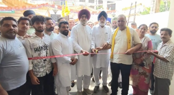 ਸਾਬਕਾ ਕੌਂਸਲਰ ਰਣਜੀਤ ਸਿੰਘ ਨੇ ਰਿਬਨ ਕੱਟ ਕੇ ਦਫ਼ਤਰ ਦੀ ਸ਼ੁਰੂਆਤ ਕੀਤੀ ਸਾਬਕਾ ਕੌਂਸਲਰ ਰਣਜੀਤ ਸਿੰਘ ਨੇ ਰਿਬਨ ਕੱਟ ਕੇ ਦਫ਼ਤਰ ਦੀ ਸ਼ੁਰੂਆਤ ਕੀਤੀ