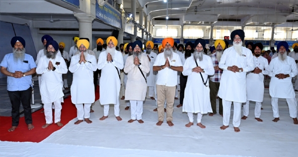 ਅਰਦਾਸ ’ਚ ਹਾਜ਼ਰ ਸੰਗਤ। ਅਰਦਾਸ ’ਚ ਹਾਜ਼ਰ ਸੰਗਤ।