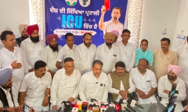 ਮੀਡੀਆ ਨੂੰ ਸੰਬੋਧਨ ਕਰਦੇ ਸਾਬਕਾ ਸਿੱਖਿਆ ਮੰਤਰੀ ਵਿਜੇ ਇੰਦਰ ਸਿੰਗਲਾ ਮੀਡੀਆ ਨੂੰ ਸੰਬੋਧਨ ਕਰਦੇ ਸਾਬਕਾ ਸਿੱਖਿਆ ਮੰਤਰੀ ਵਿਜੇ ਇੰਦਰ ਸਿੰਗਲਾ