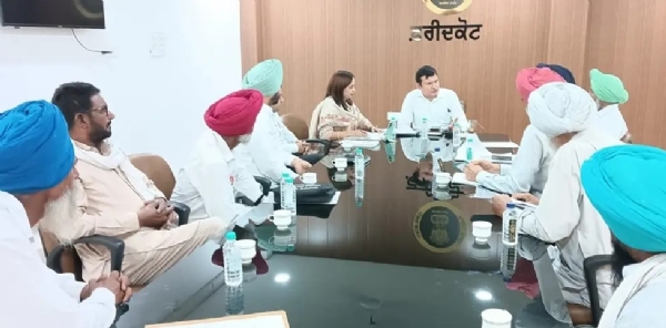 ਸਪੈਸ਼ਲ ਇੰਟੈਂਸਿਵ ਰਵੀਜ਼ਨ ਸਬੰਧੀ ਰਾਜਨੀਤਿਕ ਪਾਰਟੀਆਂ ਨਾਲ ਮੀਟਿੰਗ ਕਰਦੇ ਜ਼ਿਲ੍ਹਾ ਚੋਣ ਅਫਸਰ ਸਪੈਸ਼ਲ ਇੰਟੈਂਸਿਵ ਰਵੀਜ਼ਨ ਸਬੰਧੀ ਰਾਜਨੀਤਿਕ ਪਾਰਟੀਆਂ ਨਾਲ ਮੀਟਿੰਗ ਕਰਦੇ ਜ਼ਿਲ੍ਹਾ ਚੋਣ ਅਫਸਰ