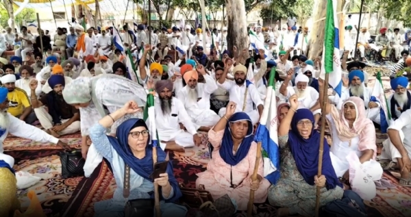 ਪ੍ਰਦਰਸ਼ਨ ਕਰਦੇ ਹੋਏ ਕਿਸਾਨ ਤੇ ਬੀਬੀਆਂ।