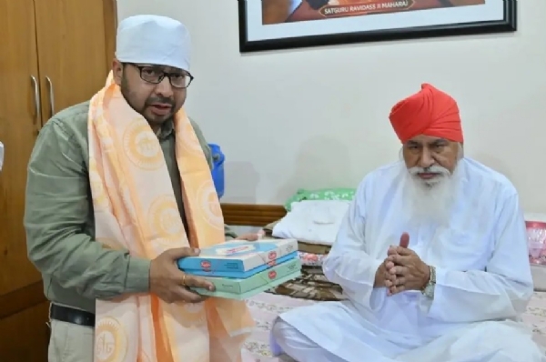 ਡੇਰਾ ਸੱਚਖੰਡ ਬੱਲਾਂ ਵਿਖੇ ਸੰਤ ਨਿਰੰਜਣ ਦਾਸ ਜੀ ਨੂੰ ਮਿਲਦੇ ਹੋਏ ਕੈਬਨਿਟ ਮੰਤਰੀ ਡਾ. ਰਵਜੋਤ ਸਿੰਘ ਡੇਰਾ ਸੱਚਖੰਡ ਬੱਲਾਂ ਵਿਖੇ ਸੰਤ ਨਿਰੰਜਣ ਦਾਸ ਜੀ ਨੂੰ ਮਿਲਦੇ ਹੋਏ ਕੈਬਨਿਟ ਮੰਤਰੀ ਡਾ. ਰਵਜੋਤ ਸਿੰਘ