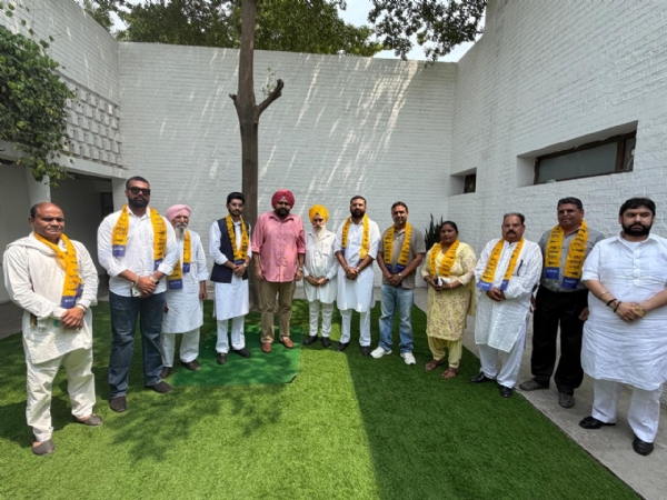 ਆਪ ’ਚ ਸ਼ਾਮਲ ਹੋਏ ਆਗੂ ਤੇ ਸਮਰਥਕ। ਆਪ ’ਚ ਸ਼ਾਮਲ ਹੋਏ ਆਗੂ ਤੇ ਸਮਰਥਕ।