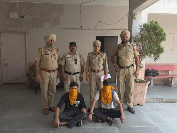 ਪੁਲਿਸ ਹਿਰਾਸਤ ’ਚ ਮਲਜ਼ਮ। ਪੁਲਿਸ ਹਿਰਾਸਤ ’ਚ ਮਲਜ਼ਮ।