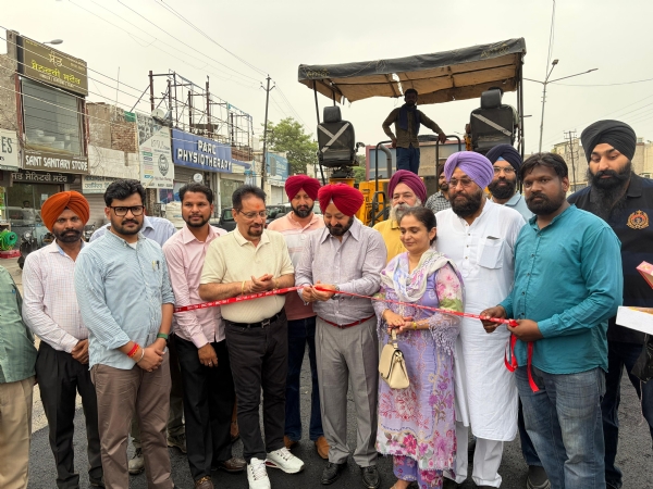 ਸੜਕ ਦਾ ਉਦਘਾਟਨ ਕਰਦੇ ਪਟਿਆਲਾ ਦੇ ਵਿਧਾਇਕ ਅਜੀਤ ਪਾਲ ਸਿੰਘ ਕੋਹਲੀ ਸੜਕ ਦਾ ਉਦਘਾਟਨ ਕਰਦੇ ਪਟਿਆਲਾ ਦੇ ਵਿਧਾਇਕ ਅਜੀਤ ਪਾਲ ਸਿੰਘ ਕੋਹਲੀ
