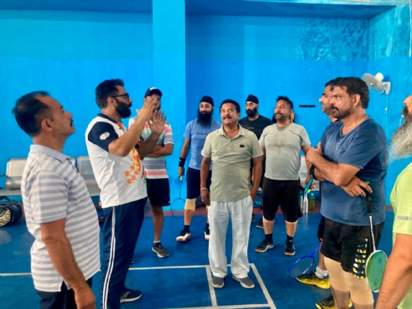ਪਟਿਆਲਾ ਦੇ ਪੋਲੋ ਗਰਾਊਂਡ ਵਿਖੇ ਖੇਡ ਸਹੂਲਤਾਂ ਦਾ ਨਿਰੀਖਣ ਕਰਦੇ ਅਤੇ ਕੋਚਾਂ ਤੋਂ ਜਾਣਕਾਰੀ ਲੈਂਦੇ ਹੋਏ ਆਮ ਆਦਮੀ ਪਾਰਟੀ ਦੇ ਜ਼ਿਲ੍ਹਾ ਪ੍ਰਧਾਨ ਅਤੇ ਜ਼ਿਲ੍ਹਾ ਯੋਜਨਾ ਕਮੇਟੀ ਪਟਿਆਲਾ ਦੇ ਚੇਅਰਮੈਨ ਤੇਜਿੰਦਰ ਮਹਿਤਾ। ਪਟਿਆਲਾ ਦੇ ਪੋਲੋ ਗਰਾਊਂਡ ਵਿਖੇ ਖੇਡ ਸਹੂਲਤਾਂ ਦਾ ਨਿਰੀਖਣ ਕਰਦੇ ਅਤੇ ਕੋਚਾਂ ਤੋਂ ਜਾਣਕਾਰੀ ਲੈਂਦੇ ਹੋਏ ਆਮ ਆਦਮੀ ਪਾਰਟੀ ਦੇ ਜ਼ਿਲ੍ਹਾ ਪ੍ਰਧਾਨ ਅਤੇ ਜ਼ਿਲ੍ਹਾ ਯੋਜਨਾ ਕਮੇਟੀ ਪਟਿਆਲਾ ਦੇ ਚੇਅਰਮੈਨ ਤੇਜਿੰਦਰ ਮਹਿਤਾ।