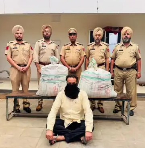ਪੁਲਿਸ ਹਿਰਾਸਤ ’ਚ ਮੁਲਜ਼ਮ। ਪੁਲਿਸ ਹਿਰਾਸਤ ’ਚ ਮੁਲਜ਼ਮ।