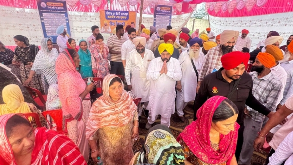ਲੋਕ ਮਿਲਣੀ ਦੌਰਾਨ ਮੰਤਰੀ ਹਰਭਜਨ ਸਿੰਘ ਈ.ਟੀ.ਓ.। ਲੋਕ ਮਿਲਣੀ ਦੌਰਾਨ ਮੰਤਰੀ ਹਰਭਜਨ ਸਿੰਘ ਈ.ਟੀ.ਓ.।