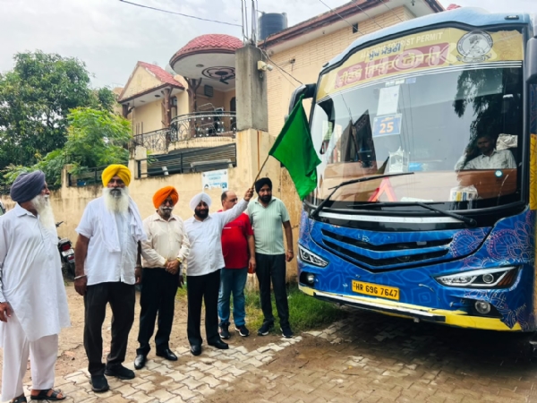 ਬੱਸਾਂ ਰਵਾਨਾ ਕਰਦੇ ਹੋਏ ਵਿਧਾਇਕ ਕੁਲਵੰਤ ਸਿੰਘ। ਬੱਸਾਂ ਰਵਾਨਾ ਕਰਦੇ ਹੋਏ ਵਿਧਾਇਕ ਕੁਲਵੰਤ ਸਿੰਘ।