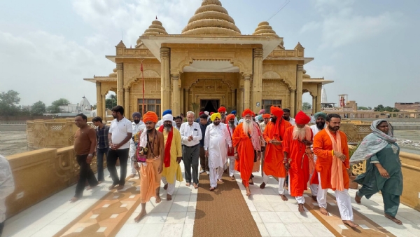 ਭਗਵਾਨ ਵਾਲਮੀਕਿ ਤੀਰਥ ਸਥੱਲ ਦਾ ਦੌਰਾ ਕਰਦੇ ਹੋਏ ਮੰਤਰੀ ਹਰਭਜਨ ਸਿੰਘ ਈ.ਟੀ.ਓ. ਤੇ ਹੋਰ। ਭਗਵਾਨ ਵਾਲਮੀਕਿ ਤੀਰਥ ਸਥੱਲ ਦਾ ਦੌਰਾ ਕਰਦੇ ਹੋਏ ਮੰਤਰੀ ਹਰਭਜਨ ਸਿੰਘ ਈ.ਟੀ.ਓ. ਤੇ ਹੋਰ।