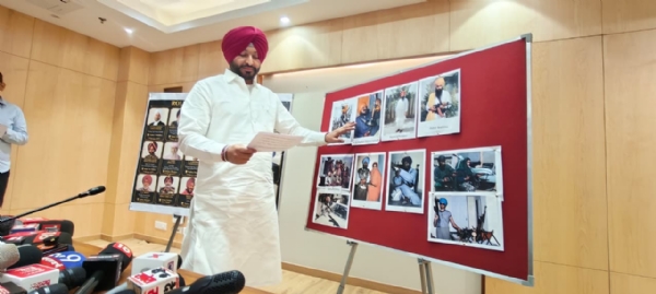 ਕੇਂਦਰੀ ਰਾਜ ਮੰਤਰੀ ਰਵਨੀਤ ਸਿੰਘ ਬਿੱਟੂ ਕੇਂਦਰੀ ਰਾਜ ਮੰਤਰੀ ਰਵਨੀਤ ਸਿੰਘ ਬਿੱਟੂ