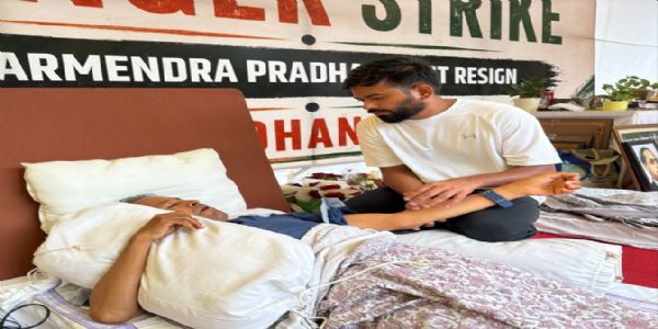 ਊਧਵ ਅਤੇ ਕੇਜਰੀਵਾਲ ਨੇ ਸੋਨਮ ਵਾਂਗਚੁਕ ਨੂੰ ਭੁੱਖ ਹੜ੍ਹਤਾਲ ਤੋੜਨ ਦੀ ਅਪੀਲ ਕੀਤੀ