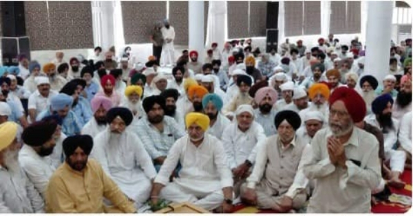 ਜੋਗਿੰਦਰ ਸਿੰਘ ਛਾਂਗਾ ਦੀ ਅੰਤਿਮ ਅਰਦਾਸ ਵਿਚ ਸ਼ਾਮਿਲ ਹੋ ਕੇ ਨੇ ਛਾਂਗਾ ਪਰਿਵਾਰ ਨਾਲ ਦੁੱਖ ਸਾਂਝਾ ਕਰਦੇ ਹੋਏ ਬਲਤੇਜ ਪੰਨੂ।