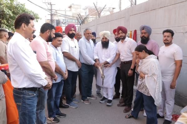 ਸੜਕ ਨਿਰਮਾਣ ਕਾਰਜਾਂ ਦਾ ਉਦਘਾਟਨ ਕਰਦੇ ਹੋਏ ਵਿਧਾਨ ਸਭਾ ਹਲਕਾ ਆਤਮ ਨਗਰ ਤੋਂ ਵਿਧਾਇਕ ਕੁਲਵੰਤ ਸਿੰਘ ਸਿੱਧੂ।