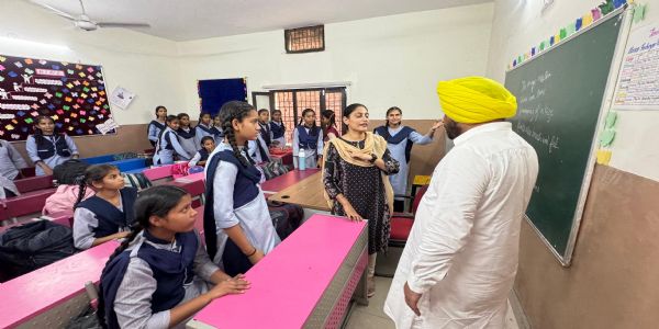 ਲੋਕ ਨਿਰਮਾਣ ਮੰਤਰੀ ਹਰਭਜਨ ਸਿੰਘ ਈ.ਟੀ.ਓ. ਨੇ ਜੰਡਿਆਲਾ ਗੁਰੂ ਅਤੇ ਤਾਰਾਗੜ੍ਹ ਦੇ ਸਰਕਾਰੀ ਸਕੂਲਾਂ ਦਾ ਕੀਤਾ ਦੌਰਾ
