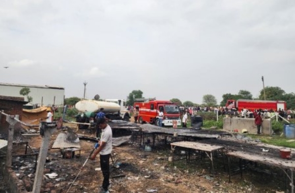 ਅਹਿਮਦਾਬਾਦ ਵਿੱਚ ਪਟਾਕਿਆਂ ਦੀ ਫੈਕਟਰੀ ਵਿੱਚ ਅੱਗ ਲੱਗਣ ਤੋਂ ਬਾਅਦ ਦਾ ਦ੍ਰਿਸ਼।