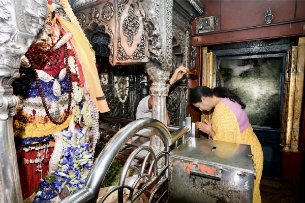ਦਿੱਲੀ ਦੀ ਮੁੱਖ ਮੰਤਰੀ ਆਪਣੇ ਪਰਿਵਾਰ ਨਾਲ ਕਾਲਭੈਰਵ ਮੰਦਿਰ ਵਿਖੇ