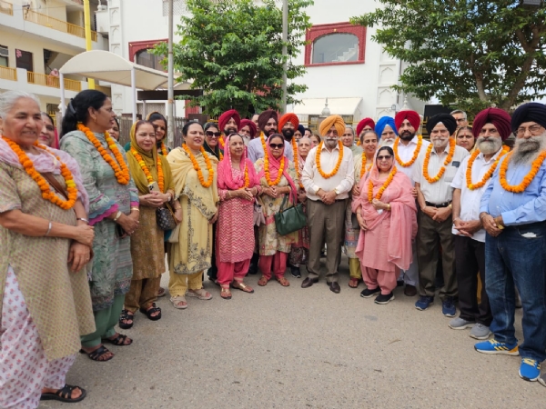 ਹਲਕਾ ਕੋਆਰਡੀਨੇਟਰ ਅਤੇ ਸਟੇਟ ਐਵਾਰਡੀ ਫੂਲਰਾਜ ਸਿੰਘ ਬੱਸ ਰਵਾਨਾ ਕਰਦੇ ਹੋਏ। ਹਲਕਾ ਕੋਆਰਡੀਨੇਟਰ ਅਤੇ ਸਟੇਟ ਐਵਾਰਡੀ ਫੂਲਰਾਜ ਸਿੰਘ ਬੱਸ ਰਵਾਨਾ ਕਰਦੇ ਹੋਏ।
