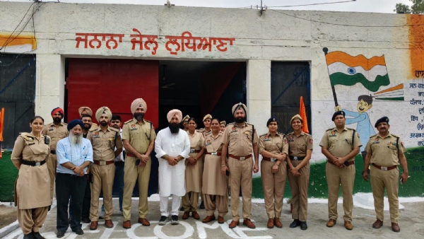 ਲੁਧਿਆਣਾ ਦੀ ਜਨਾਨਾ ਜੇਲ੍ਹ ਦਾ ਨਰੀਖਣ ਕਰਦੀ ਹੋਈ ਵਿਧਾਨ ਕਮੇਟੀ। ਲੁਧਿਆਣਾ ਦੀ ਜਨਾਨਾ ਜੇਲ੍ਹ ਦਾ ਨਰੀਖਣ ਕਰਦੀ ਹੋਈ ਵਿਧਾਨ ਕਮੇਟੀ।