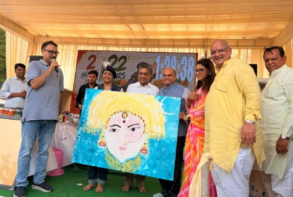 ਨਵੀਂ ਦਿੱਲੀ ਦੇ ਪਾਲਿਕਾ ਬਾਜ਼ਾਰ ਵਿੱਚ ਮੈਰਾਥਨ ਪੇਂਟਿੰਗ ਸ਼ੋਅ ਦਾ ਆਯੋਜਨ ਕੀਤਾ ਗਿਆ। ਇਸਦਾ ਸਮਾਪਨ ਭਾਜਪਾ ਨੇਤਾ ਸੁਨੀਲ ਬਾਂਸਲ ਨੇ ਕੀਤਾ।