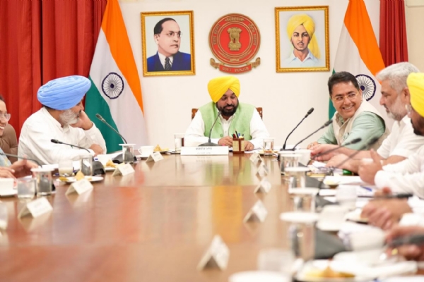 ਕੈਬਨਿਟ ਦੀ ਅਗਵਾਈ ਕਰਦੇ ਹੋਏ ਮੁੱਖ ਮੰਤਰੀ ਭਗਵੰਤ ਸਿੰਘ ਮਾਨ। ਕੈਬਨਿਟ ਦੀ ਅਗਵਾਈ ਕਰਦੇ ਹੋਏ ਮੁੱਖ ਮੰਤਰੀ ਭਗਵੰਤ ਸਿੰਘ ਮਾਨ।