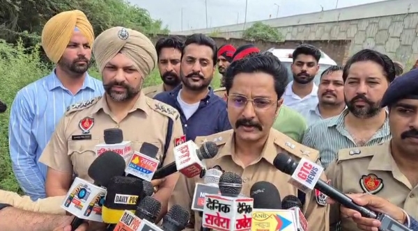 ਐੱਸਐੱਸਪੀ ਵਰੁਣ ਸ਼ਰਮਾ ਜਾਣਕਾਰੀ ਦਿੰਦੇ ਹੋਏ। ਐੱਸਐੱਸਪੀ ਵਰੁਣ ਸ਼ਰਮਾ ਜਾਣਕਾਰੀ ਦਿੰਦੇ ਹੋਏ।