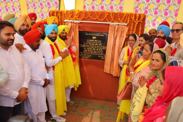 66 ਕੇਵੀ ਸਬ-ਸਟੇਸ਼ਨ ਦਾ ਨੀਂਹ ਪੱਥਰ ਰੱਖਦੇ ਹੋਏ ਲੋਕ ਨਿਰਮਾਣ ਮੰਤਰੀ ਹਰਭਜਨ ਸਿੰਘ ਈ.ਟੀ.ਓ.। 66 ਕੇਵੀ ਸਬ-ਸਟੇਸ਼ਨ ਦਾ ਨੀਂਹ ਪੱਥਰ ਰੱਖਦੇ ਹੋਏ ਲੋਕ ਨਿਰਮਾਣ ਮੰਤਰੀ ਹਰਭਜਨ ਸਿੰਘ ਈ.ਟੀ.ਓ.।