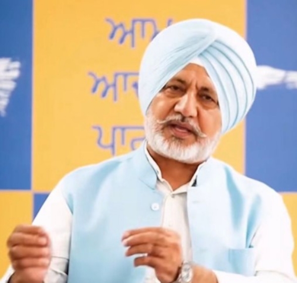 ਆਮ ਆਦਮੀ ਪਾਰਟੀ ਦੇ ਸੀਨੀਅਰ ਆਗੂ ਬਲਤੇਜ ਪੰਨੂ