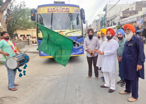 ਬੱਸ ਰਵਾਨਾ ਕਰਦੇ ਹੋਏ ਵਿਧਾਇਕ ਅਜੀਤਪਾਲ ਸਿੰਘ ਕੋਹਲੀ। ਬੱਸ ਰਵਾਨਾ ਕਰਦੇ ਹੋਏ ਵਿਧਾਇਕ ਅਜੀਤਪਾਲ ਸਿੰਘ ਕੋਹਲੀ।