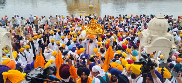 ਮੀਰੀ ਪੀਰੀ ਖਾਲਸਾ ਮਾਰਚ ਦੀ ਸ਼ੁਰੂਆਤ ਮੌਕੇ ਸ਼੍ਰੀ ਦਰਬਾਰ ਸਾਹਿਬ ਵਿਖੇ ਸੰਗਤ ਦਾ ਇਕੱਠ
