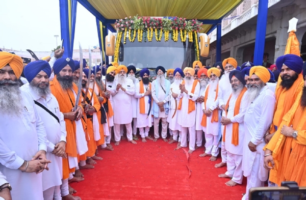 ਮੀਰੀ ਪੀਰੀ ਖਾਲਸਾ ਮਾਰਚ ਦੀ ਸ਼ੁਰੂਆਤ ਮੌਕੇ ਕਮੇਟੀ ਮੈਂਬਰ, ਸ਼੍ਰੋਮਣੀ ਅਕਾਲੀ ਦਲ ਦੇ ਸੀਨੀਅਰ ਆਗੂ ਤੇ ਸੰਗਤ।