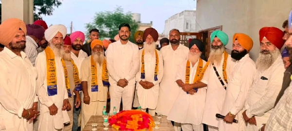 ਅਜੀਤ ਸਿੰਘ ਸਮੇਤ ਹੋਰਾਂ ਨੂੰ ਆਮ ਆਦਮੀ ਪਾਰਟੀ ’ਚ ਸ਼ਾਮਲ ਕਰਦੇ ਹੋਏ ਬਟਾਲਾ ਦੇ ਵਿਧਾਇਕ ਸ਼ੈਰੀ ਕਲਸੀ।