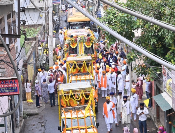 ਮੀਰੀ-ਪੀਰੀ ਖਾਲਸਾ ਮਾਰਚ ਦੇ ਤੀਜੇ ਦਿਨ ਤਰਨ ਤਾਰਨ ਤੋਂ ਰਵਾਨਗੀ ਦੌਰਾਨ ਪਾਲਕੀ ਸਾਹਿਬ।